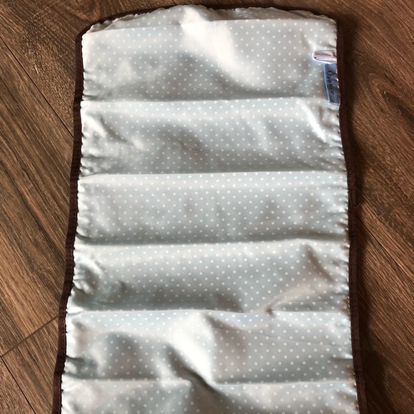 “Baby Love” diaper bag with matching changing pad - Picture 6 of 7